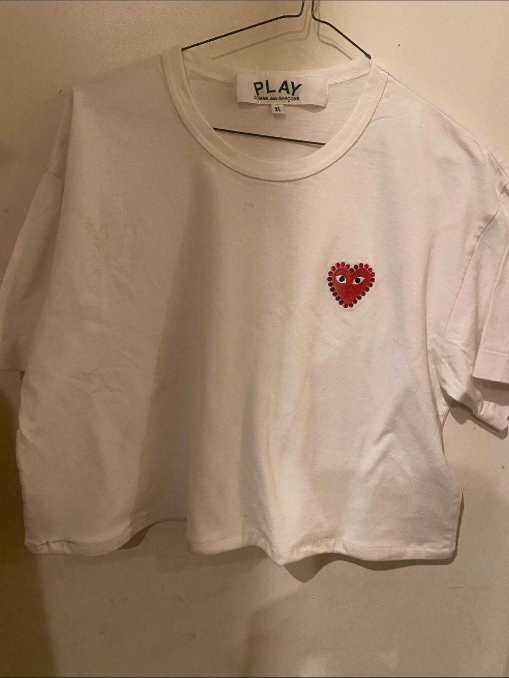 Comme des Garcons PLAY White cropped Short Sleeve Tee with Red Heart Patch